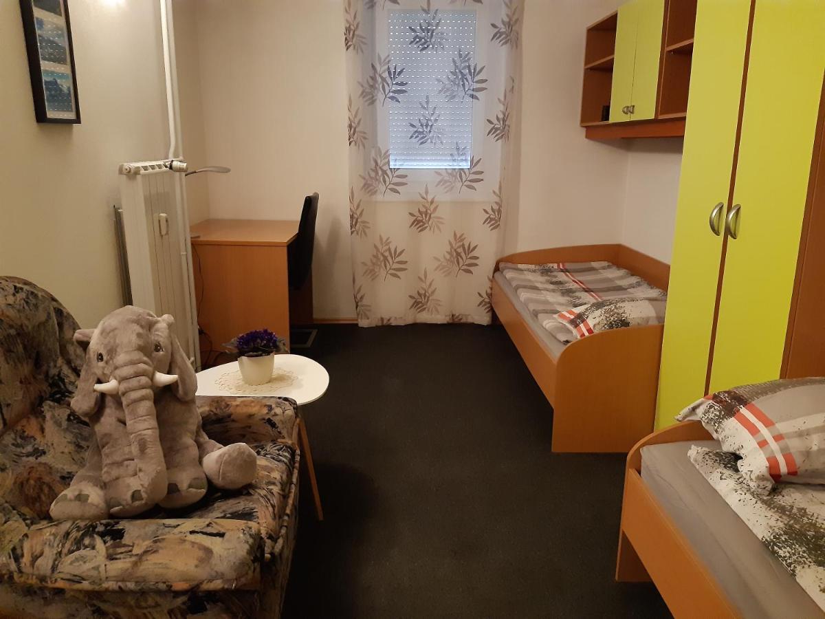 Homestay Rosalia Любляна Экстерьер фото