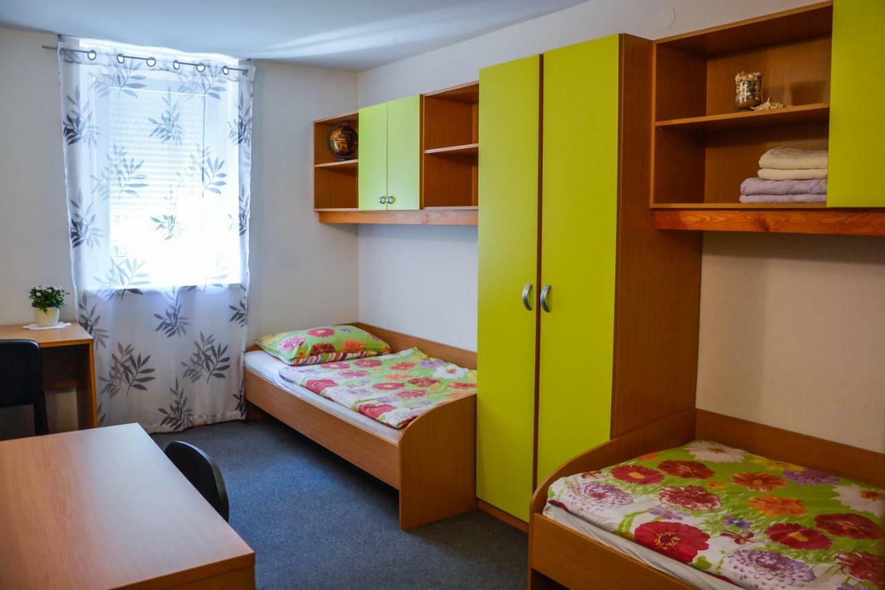 Homestay Rosalia Любляна Экстерьер фото